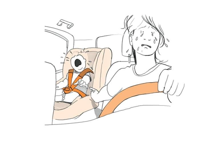 mãe a segurar bebé no pós-parto